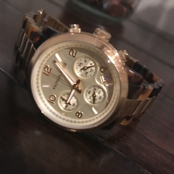 Michael Kors Watch - Picture 2 of 4